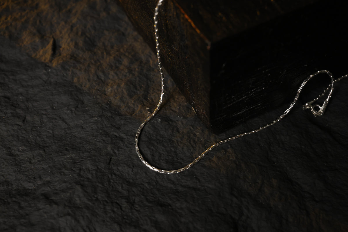 Linear 長條鎖骨鏈 — 925純銀男士項鍊 | Luomo Silver Jewelry