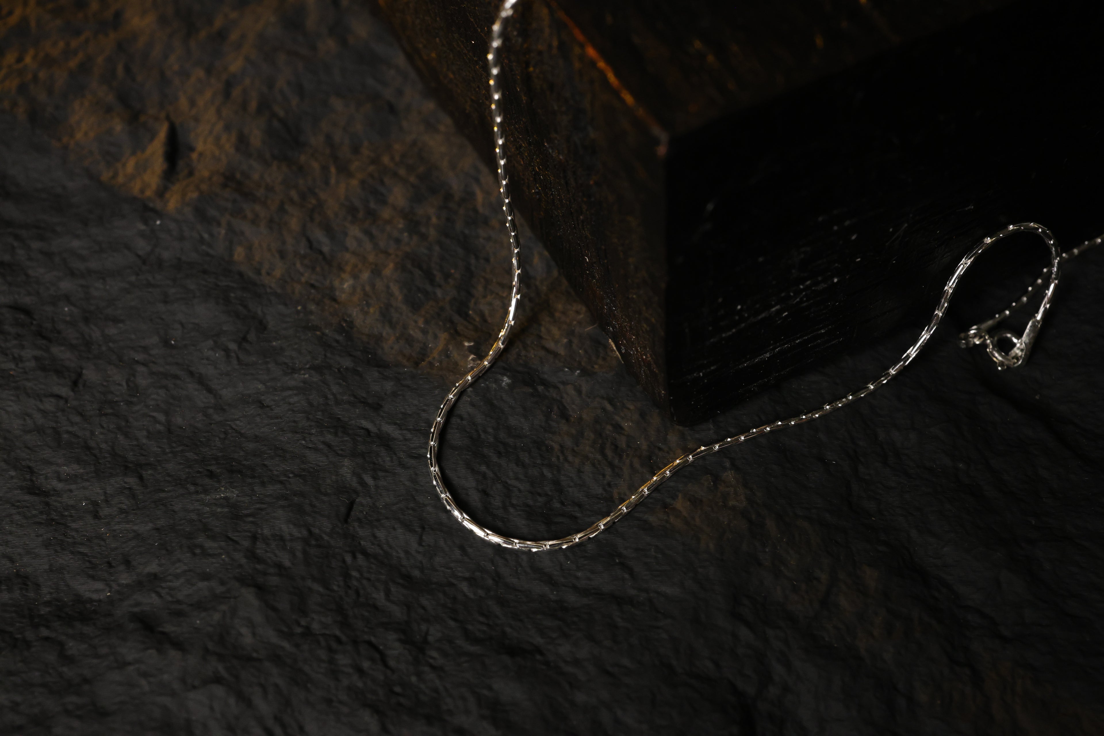 Linear 長條鎖骨鏈 — 925純銀男士項鍊 | Luomo Silver Jewelry